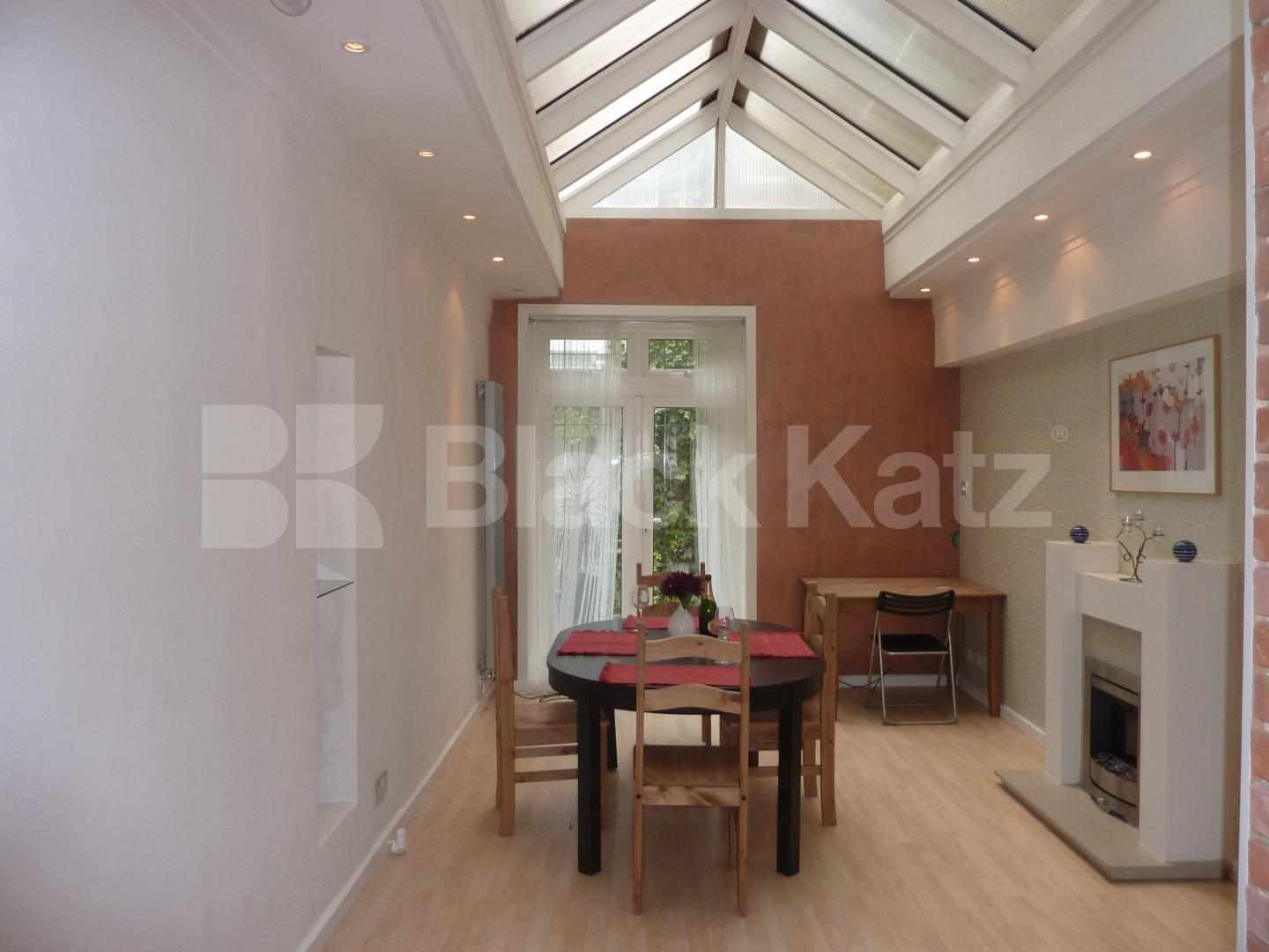 			LOCATION LOCATION LOCATION!, 2 Bedroom, 1 bath, 1 reception Flat			 Craven Terrace, Lancaster Gate